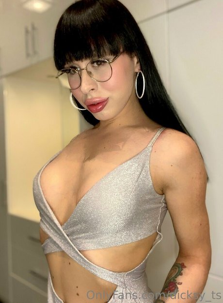 dicksy ts modelo erótico galería