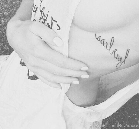 nevamore modelo de arte imagen