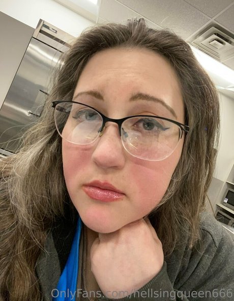 hellsingqueen666 modelo desnudos recopilación