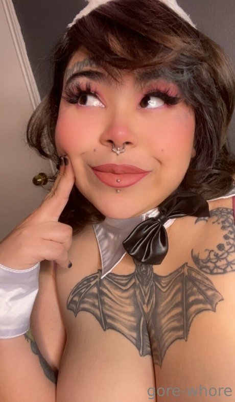 gore whore estrella exclusiva archivo