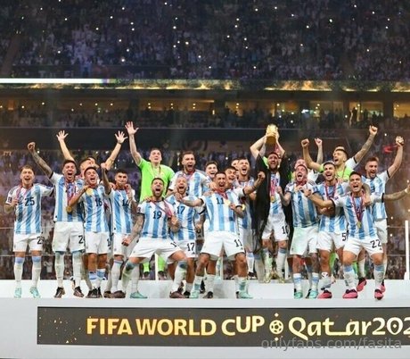 onlyfans en topless desnudo exclusivo imagen