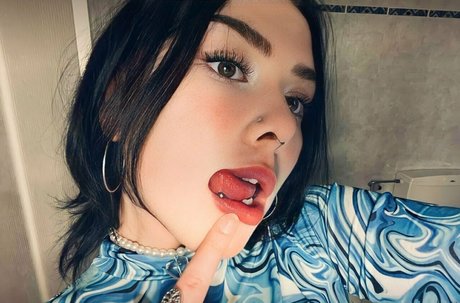 tarina pretty modelo adulto imagen