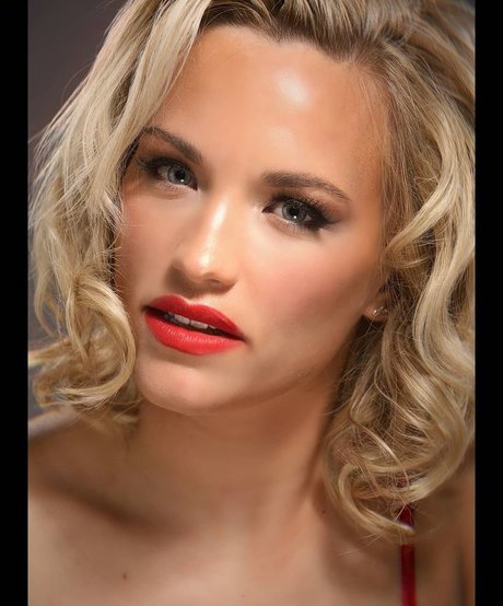 Phillipa Sharples sexo estrella porno archivo