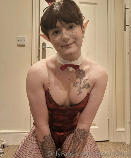 transgirlakira estrella porno atractiva foto