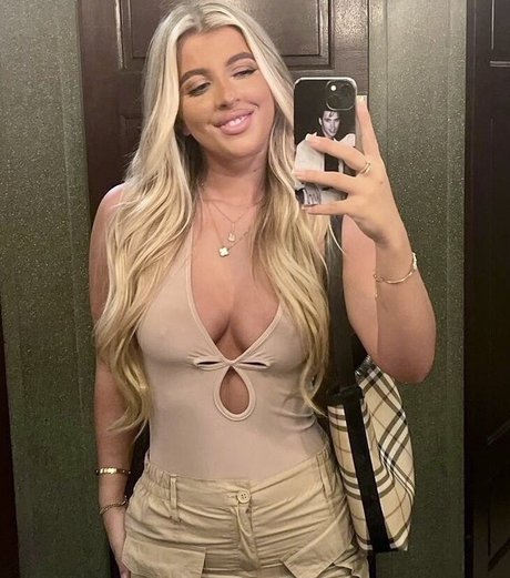 Izzy Taffs hermosa estrella porno foto