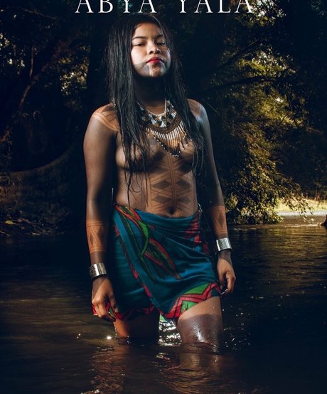 yesibeth 02 modelo de arte galería