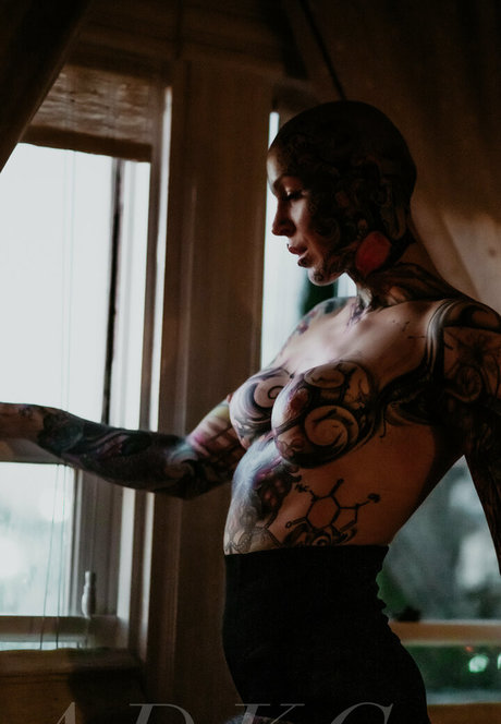 cignosuicide bonita modelo galerías