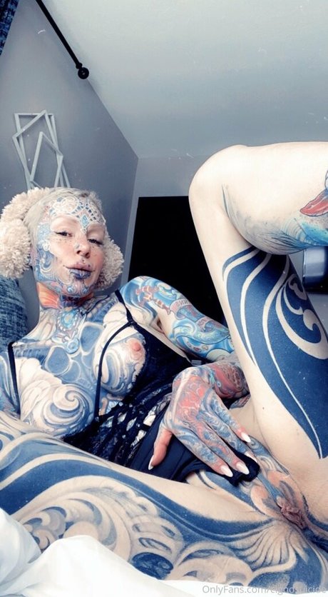 cignosuicide bonita actriz galerías