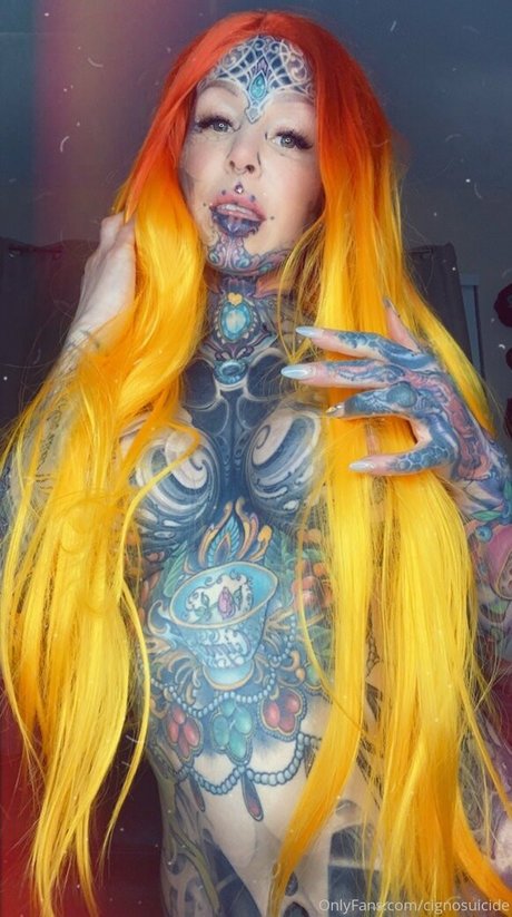 cignosuicide actriz de alta calidad foto