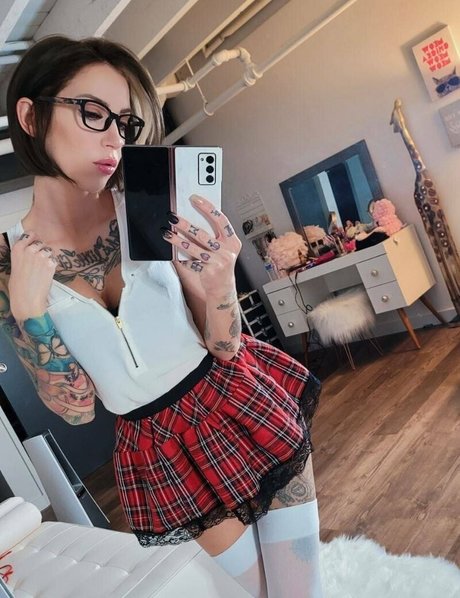 cignosuicide modelo pornografico imágenes