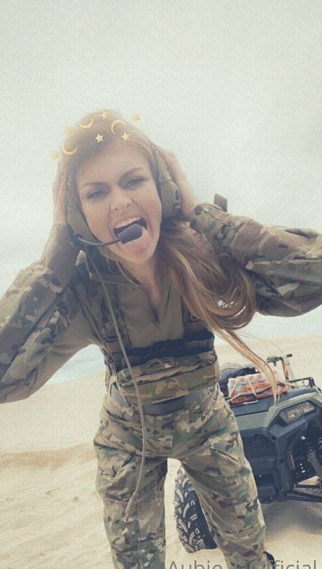 aubiegfree actriz desnuda archivo