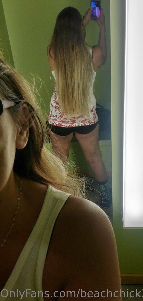 Beach Chick 321 estrella porno exclusiva imagen