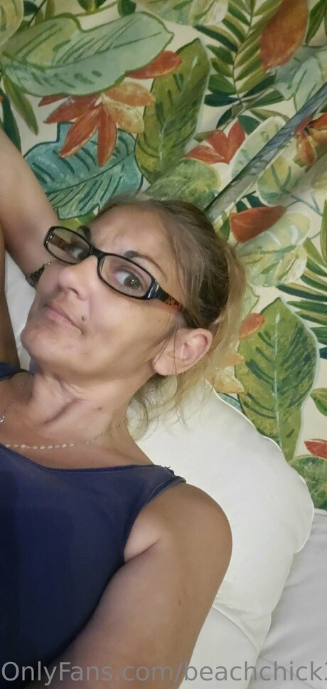 Beach Chick 321 modelo sexual foto