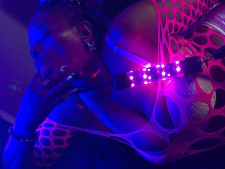 bdbpdevilsadvstylahstar modelo imágenes