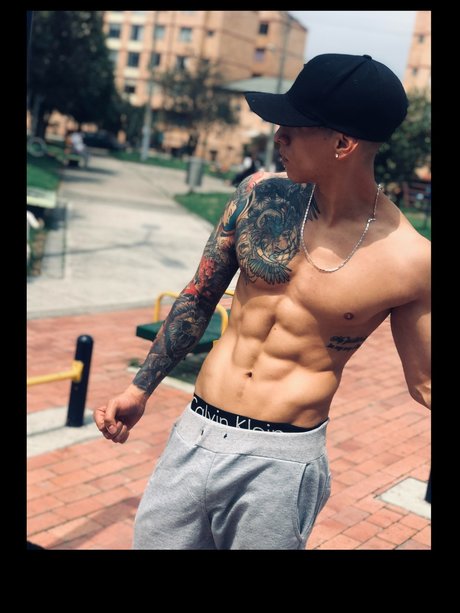 Cesar Martinez95_ estrella porno desnuda recopilación