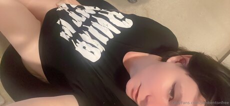 Jembentonfree modelo de alta calidad archivo