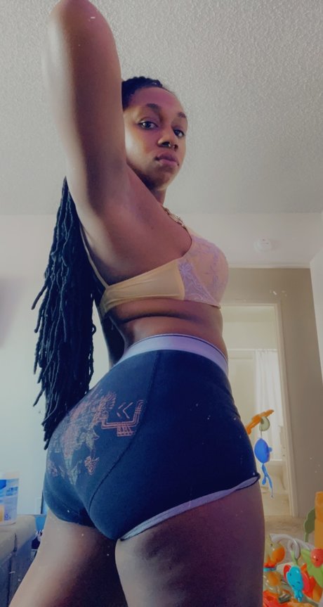 Jasmin Monet modelo agradable imagen