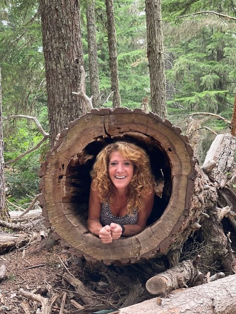 Misha Gaas actriz desnuda galería