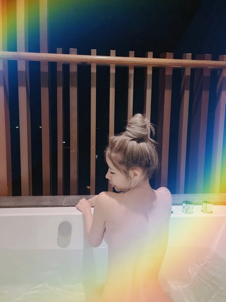 Pantaree Tienmon estrella porno desnuda galerías