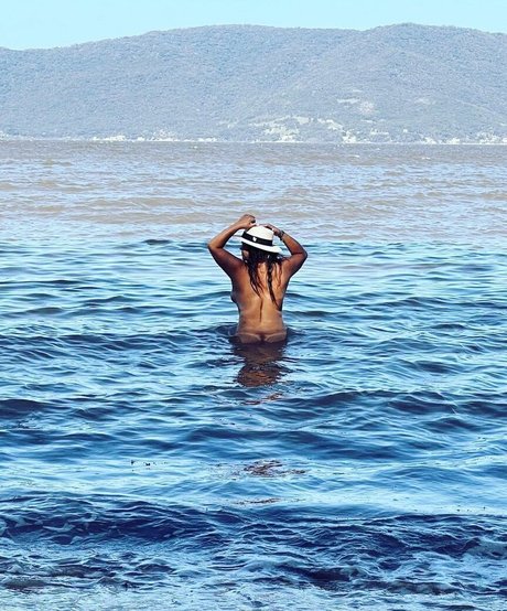 Denise Butterfly modelo erótico galería