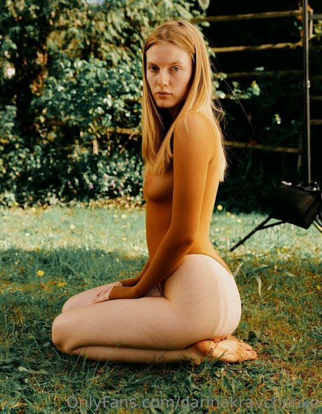 Daryna Kravchenko modelo hermosa galerías