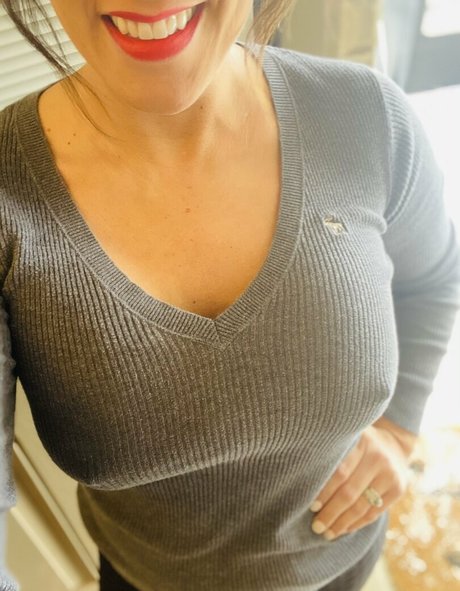 MrsAvaAndrews modelo erótico archivo