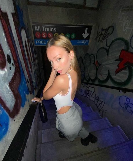 Ester Exposito desnudos estrella porno imágenes