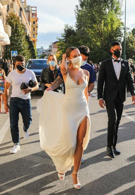 Ester Exposito estrella sexy galería