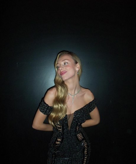 Ester Exposito estrella desnuda imagen