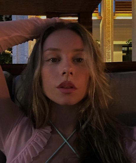 Ester Exposito actriz de desnudos galerías