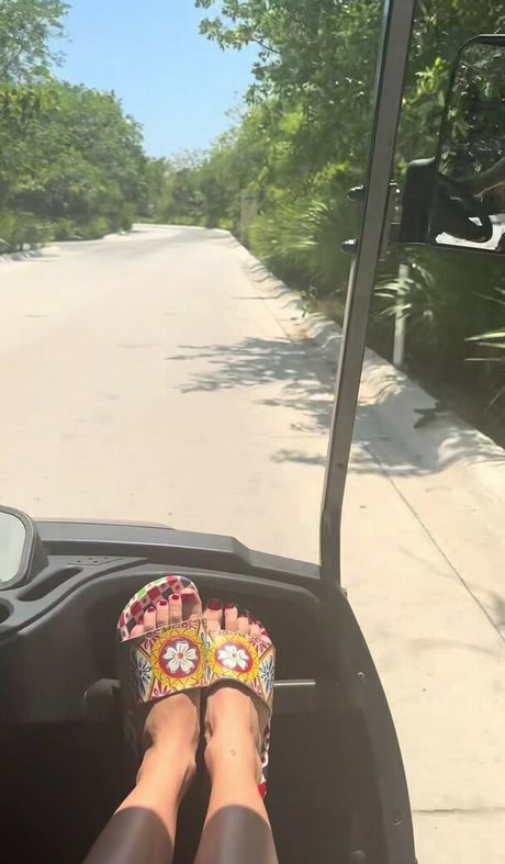 Ester Exposito modelo de arte galerías