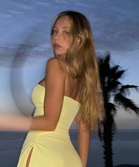 Ester Exposito desnudos estrella galerías