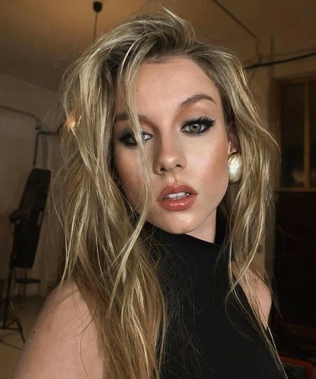 Ester Exposito estrella pornografica foto