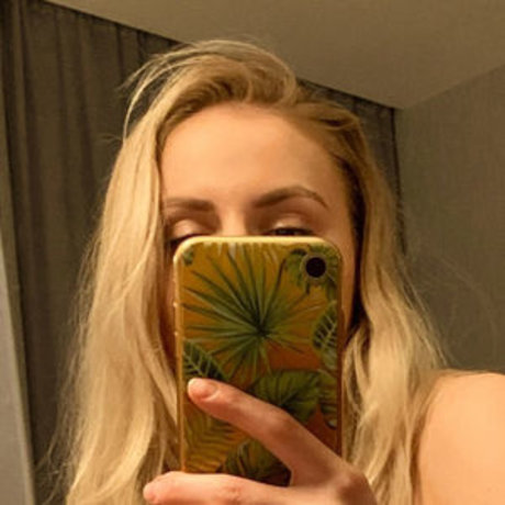 Lady Parrot estrella pornografica foto