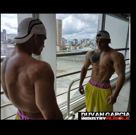 Duvan Garcia modelo exclusivo imagen
