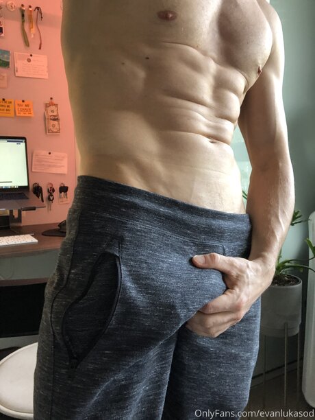 Evan L free to follow la carte desnudos estrella foto