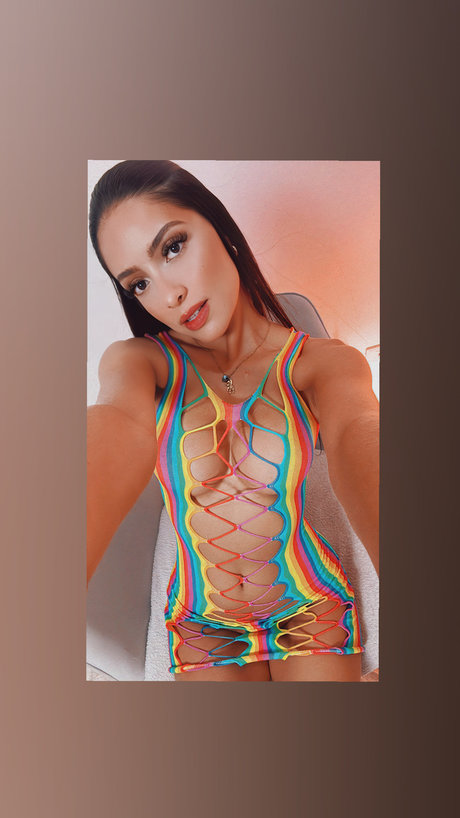 Ellie Santos_ estrella porno atractiva galería
