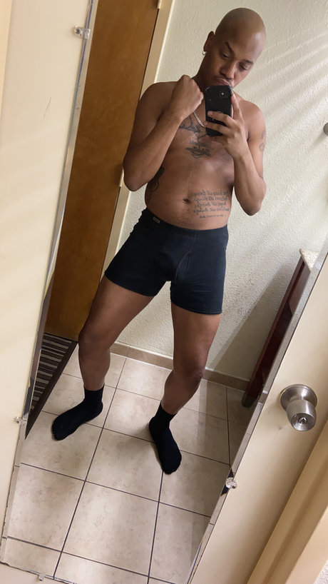 Naryk Enal estrella porno desnuda fotos