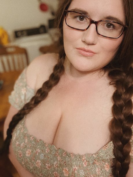 Deeliciously Me estrella porno atractiva imagen