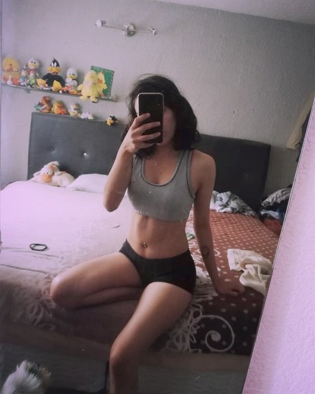 Nebuloss666 modelo desnuda galerías