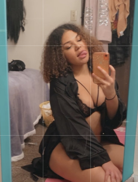 Naughty divine estrella caliente galería