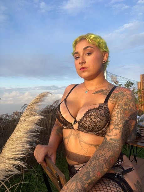 Neni Moon estrella hermosa imagen