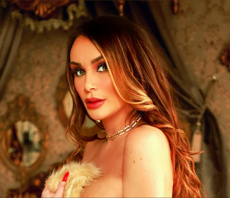 N I C O L E M U N I Z O F I C I A L_ estrella porno gratis foto