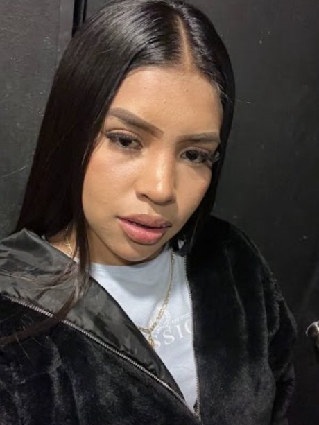 Barbie latina TV modelo agradable foto