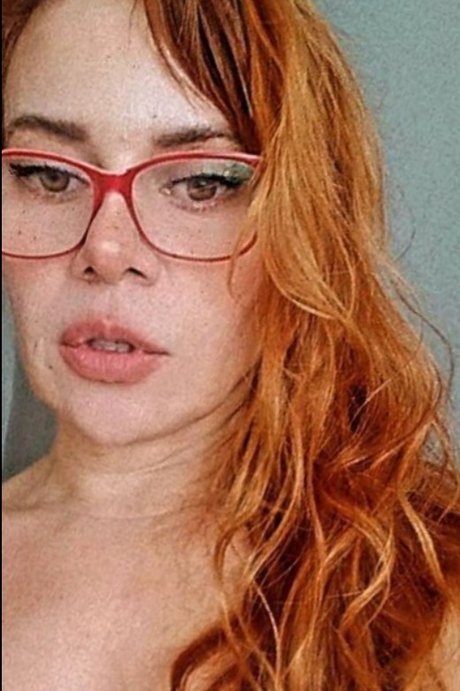 Miss Subversive estrella atractiva foto