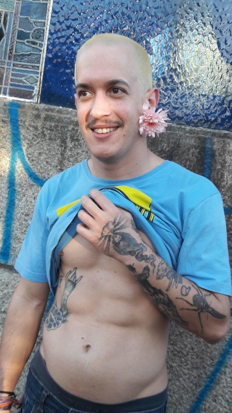 ALT modelo porno foto