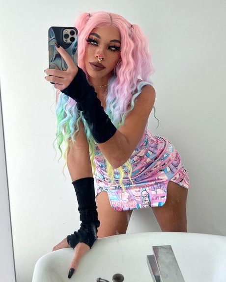 Kiera Please hermosa estrella fotos