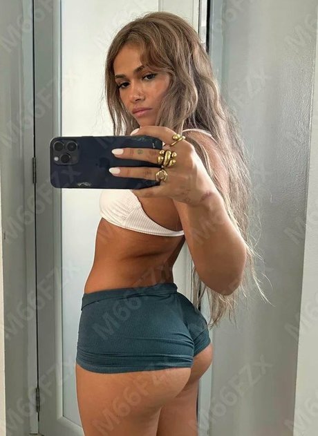 Demisux modelo desnuda galerías