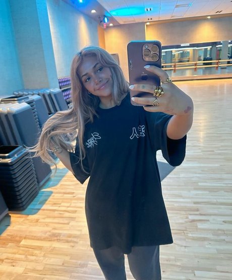 Demisux actriz de arte imagen