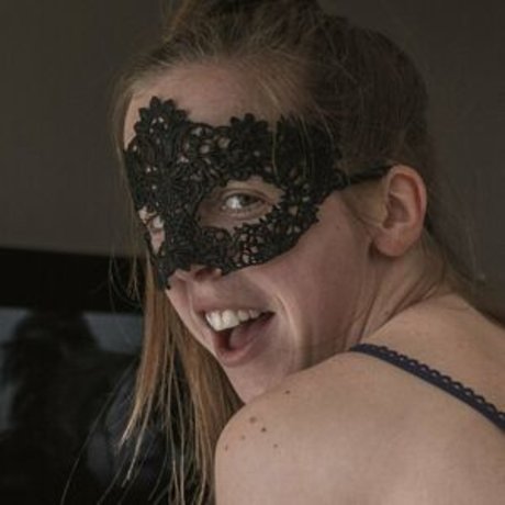 MysteriousHotWife422 estrella porno gratis imagen